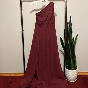 David’s Bridal, size 8, bridesmaid dress in color Wine
